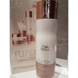 shampooing  de la gamme FUSION de Wella professionals en flacon de 250 ml