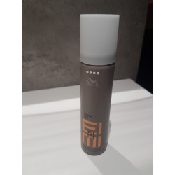spray fixant super set de la gamme EIMI de wella professionals  75 ml