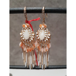 boucles d'oreilles longues perles et chainettes beige