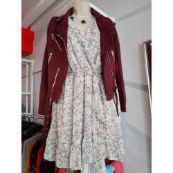 robe manche courte écru / gris pale fleur bleu et motif doré