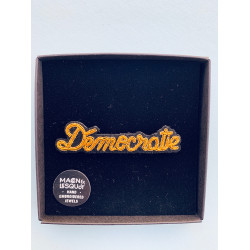 Broche brodée Démocratie Macon&Lesquoy