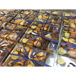 Petits fours assortis.